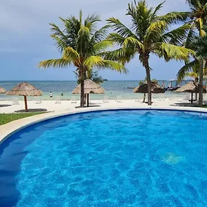 Apartment Oceanfront At Unique Location, Cancun